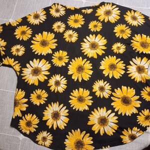 Sunflower V Neck tee 2xl, NWOT